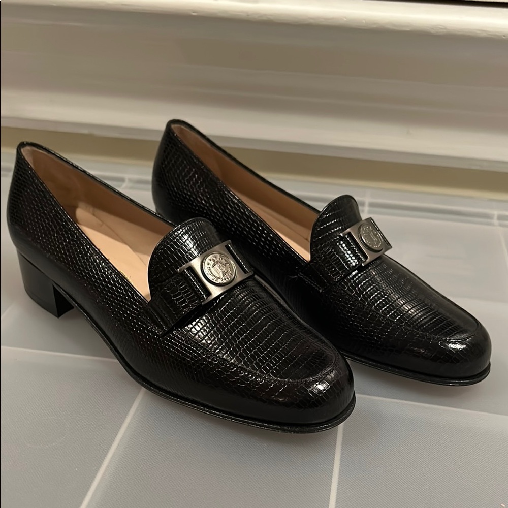 Salvadore Ferragamo  Black pebbled calf Loafers with Medallion Detail